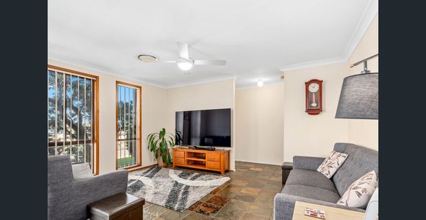 BEAUTIFUL FAMILY HOME + BEST LOCATION! - Photo 1