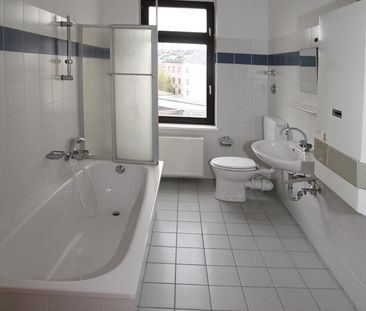EBK... Großes Wohnzimmer... Bad mit Fenster - Photo 2
