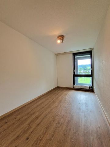 "Grossräumige, helle Wohnung mit Balkon und herrlicher Aussicht" - Photo 4
