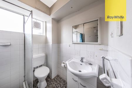 NEWLY LISTED - NEWLY UPDATED FURNISHED TWO BEDROOM APARTMENT IN CBD LOCATION - Photo 2