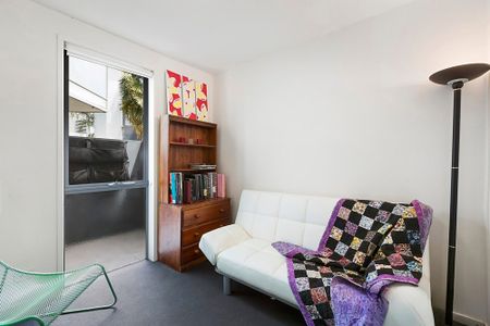 Stylish Apartment in the Heart of St Kilda - Photo 5