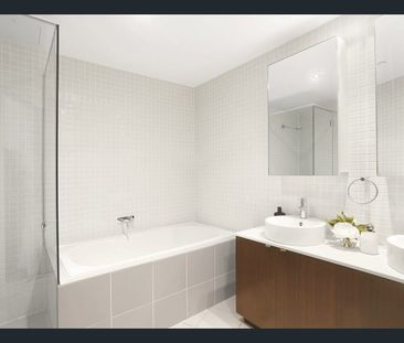 Spacious Contemporary Apartment with Panoramic City Views - Photo 6