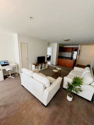 3 Bedrooms 2 Bathrooms - Photo 2