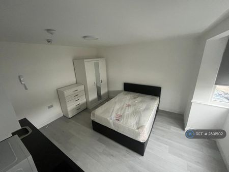 Studio to rent - Photo 3