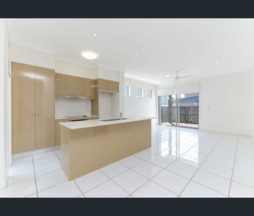 3-Bed, 2-Bath Townhouse with Private Courtyard - Photo 5