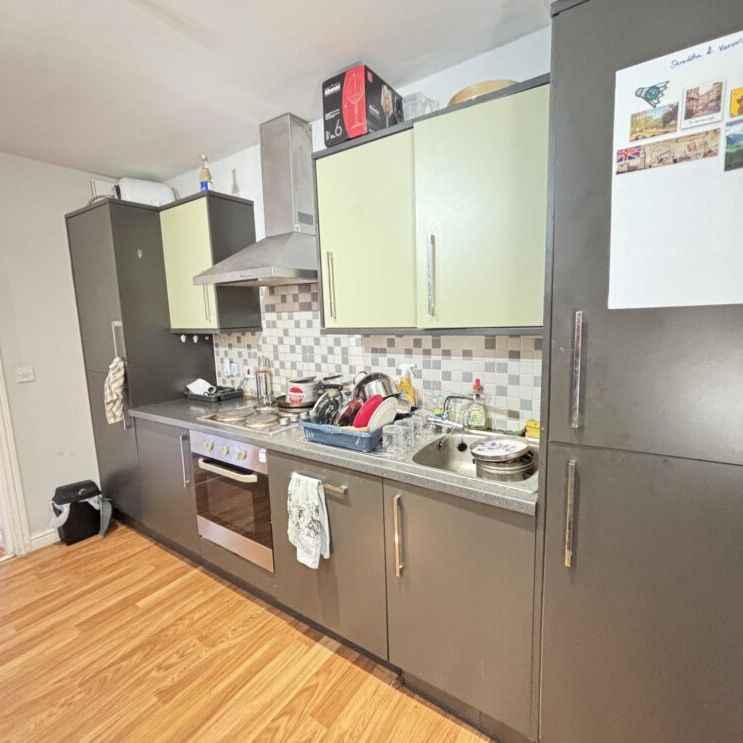 79 Flat 2 Brudenell Grove, Leeds, LS6 1HR - Photo 1