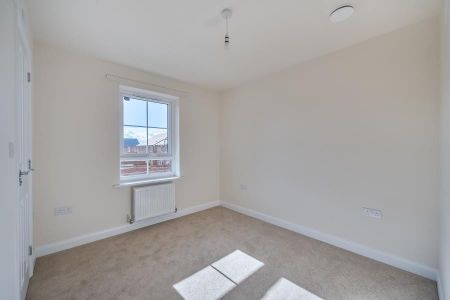 Ilex Drive, Tewkesbury, Gloucestershire - Photo 5