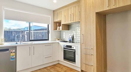 MANGERE BRIDGE, 3 BEDROOMS - Photo 2