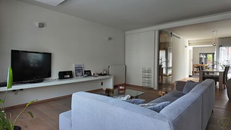Uitzonderlijk afgewerkt duplex-appartement gelegen in het centrum van Eeklo! - Photo 2