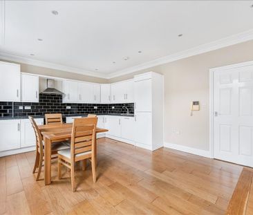 3 bedroom flat to rent - Photo 5
