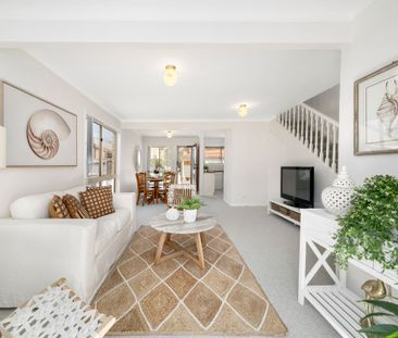 Northeast Light & Ocean Air – Stylish Townhouse in Prime Coastal Lo... - Photo 2