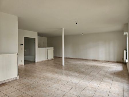 Appartement met 2 slaapkamers, terras en staanplaats - Foto 3