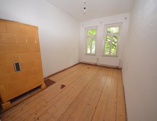 Teilsanierte 4-Zimmer-Wohnung mit Balkon, Nähe Zentrum und Bayerischem Bahnhof ! - Foto 1