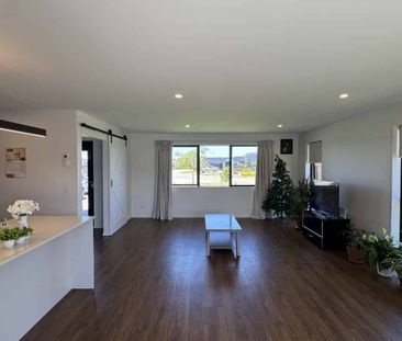 Warm, Welcoming & Wonderfully Modern - Photo 2