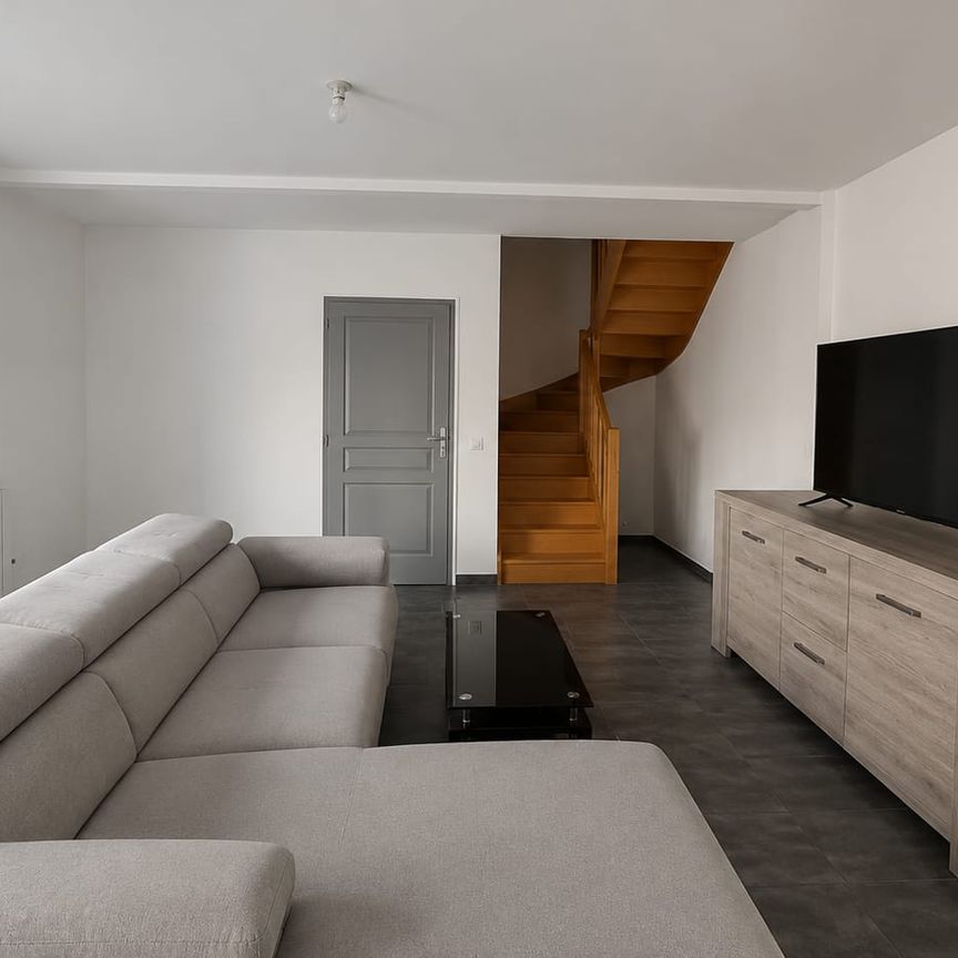 Location Appartement 4 pièces 103m² NEUVILLE DE POITOU 86170 - Photo 1