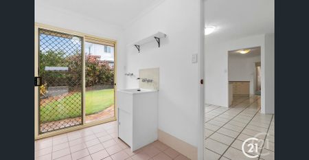 Amazing Renovated Family Home - $1,050 Per Week - Unfurnished - Available 05/12 - Photo 5