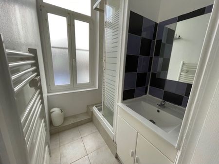 TYPE 2MEUBLE EN CENTRE VILLE - Photo 3