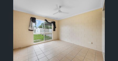 Family Home with Pool – Ideal for Entertaining! - Photo 2