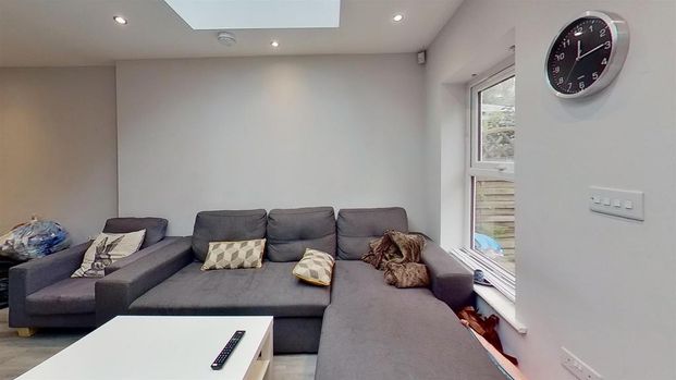 6 bedroom house to rent - Photo 1