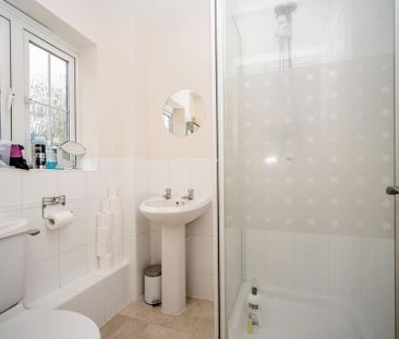 3 bedroom semi-detached house to rent - Photo 6