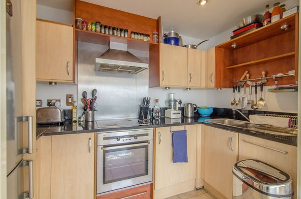 2 Bed Flat, Anchor House, SW18 - Photo 1