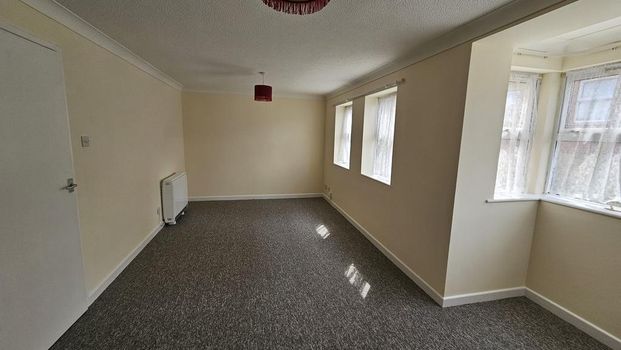 2 bedroom ground floor flat to rent - Photo 1