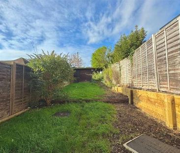 Hill View Road, Farnham, Surrey, GU9 - Photo 1