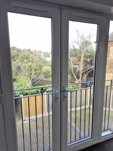 2 bedroom flat to rent - Photo 5