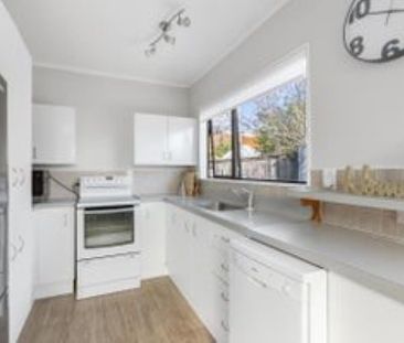 SUNNY 3 BEDROOM HOUSE, FULLY FENCED WITH DECK - Photo 5