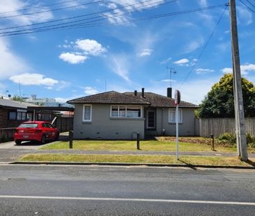 Tidy, three bedroom, one bathroom separate toilet family home. - Photo 4