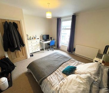 4 bedroom terraced house to rent - Photo 5