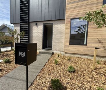 A spacious two bedroom townhouse with all the extras! - Photo 6