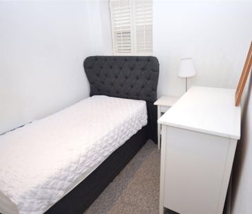 House share to rent - Photo 3