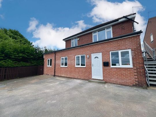 2 bedroom Flat To Let - Photo 1