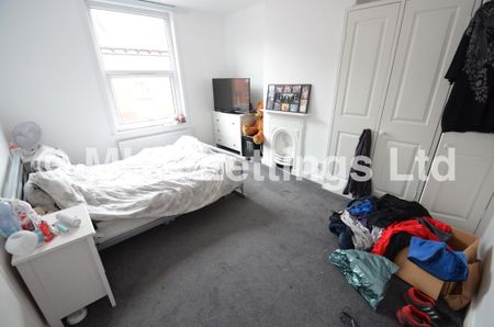 2 Bedroom Mid Terraced House for rent in Harold Street - Photo 4