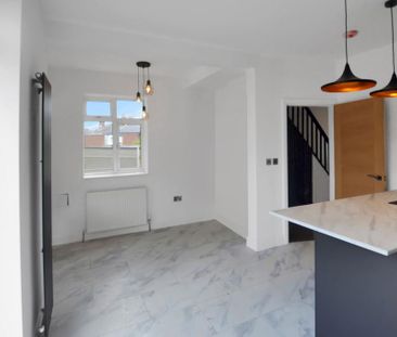 3 bedroom semi-detached house to rent - Photo 6