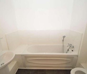 Addlestone/chertsey, KT15 - Photo 5