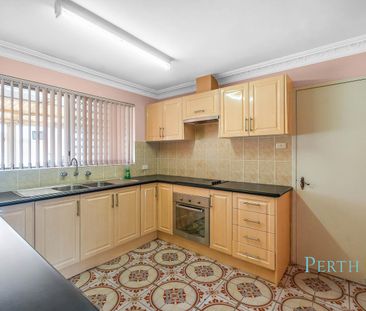 Character & Comfortable Living in a Quiet Cannington Cul-de-Sac - Photo 2