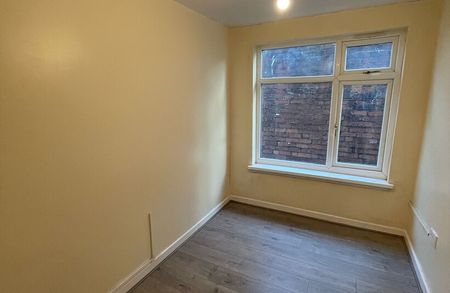 2 Bedroom Flat for rent on the High Street, Dudley DY1 - Photo 5