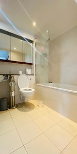 3 bedroom flat to rent - Photo 4