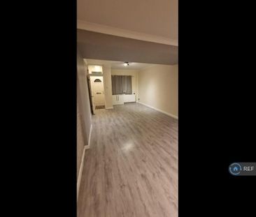 3 bedroom flat to rent - Photo 2