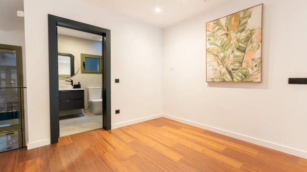 Spacious rooms and excellent connection to the center of Madrid. - Photo 1