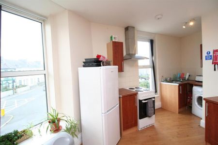 2 bedroom flat to rent - Photo 5