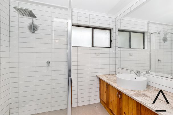 7 Roberston Street, Epsom VIC 3551 - House For Rent | Domain - Photo 1