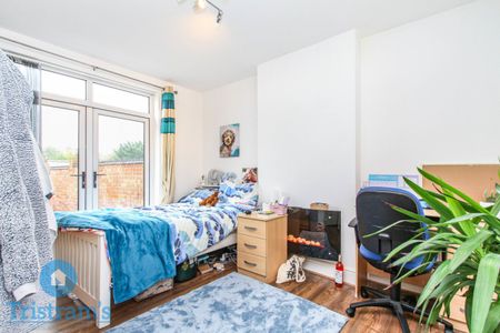 4 bed Detached House for Rent - Photo 5