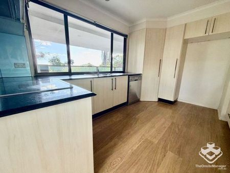 Elevated Family Home with Pool & Stunning Views - Photo 5