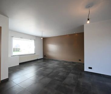 Ruime gezinswoning met 3 slaapkamers, tuin en groot terras! - Photo 1