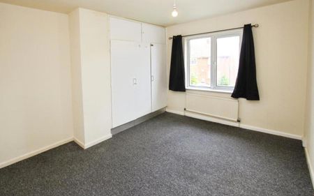 If you are looking for a 3 / 4 bedrom house to rent in the Downend area with garden, then this could be the property for you. Please contact us for more information…… - Photo 5