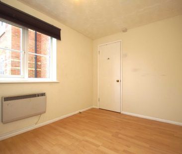 1 bed First Floor Flat for rent - Photo 3