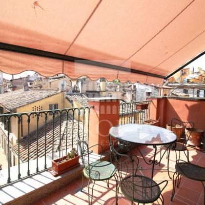 Piazza Navona-ATTIC: Modern, fully renovated 1 Bedroom with large panoramic terrace. Air conditioning, parquet floors, full kitchen, bath. Bright, silent, situated in period building with elevator and doorman. #2212 - Photo 1
